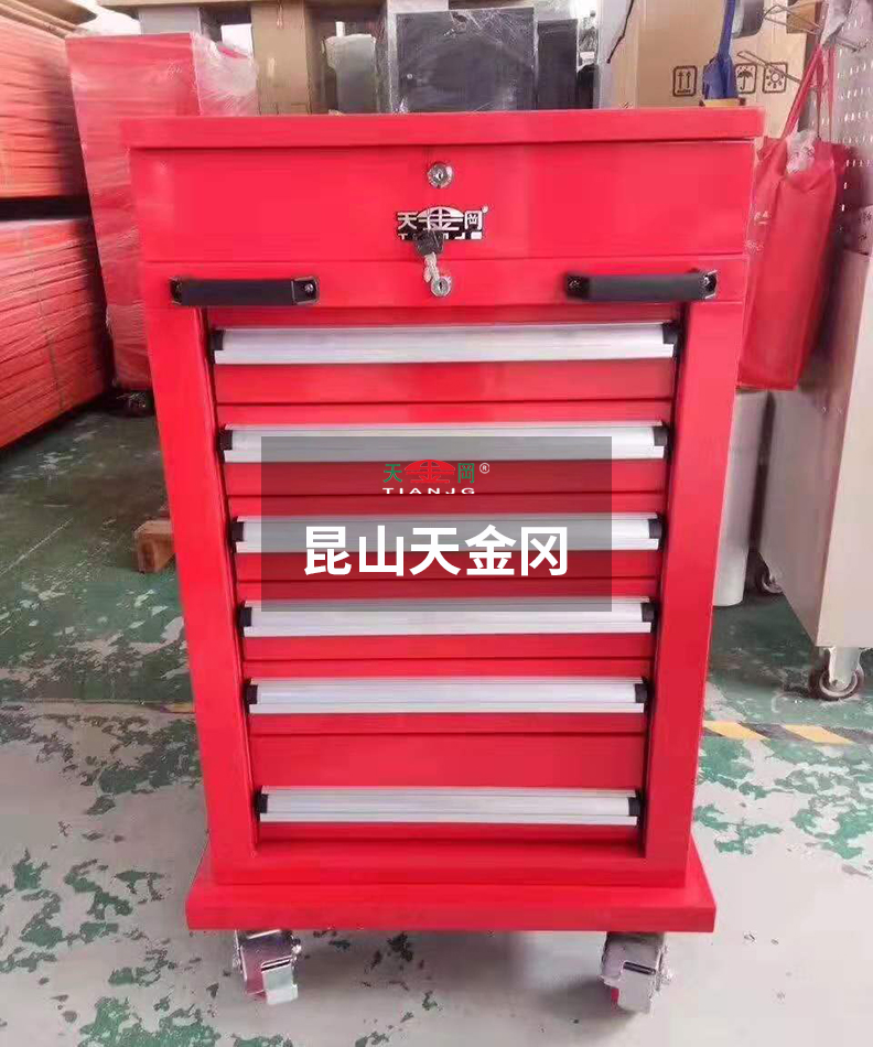 昆山天金岡年產(chǎn)17000臺鉗工工具柜，每一臺柜子的出庫都是用了心，認(rèn)了真的