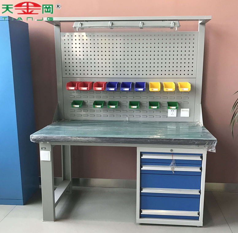 重型鉗工臺使用的材料是什么？