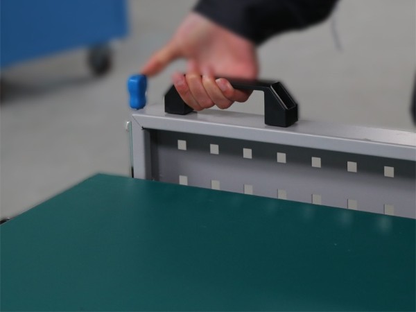 重型工具車帶升降掛板的長什么樣子？